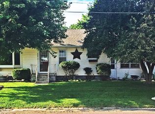 402 E 5th St, Mackinaw, IL