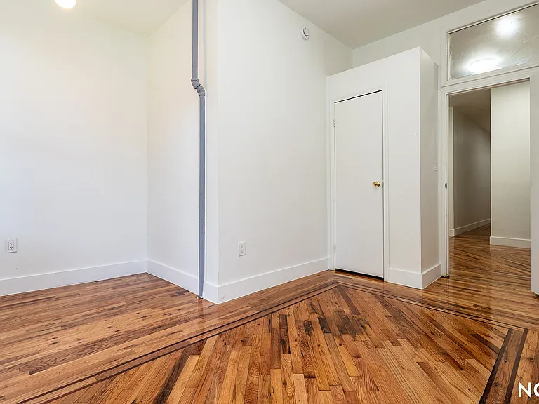 88 Menahan St #1L — Photo 15