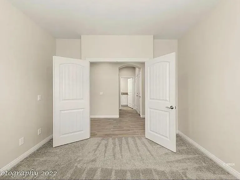 1381 Huntington Hts — Photo 10