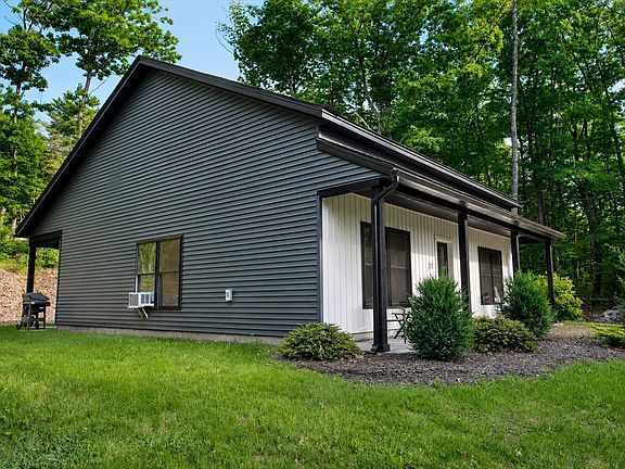 3rd image of 31 Crowcroft Dr