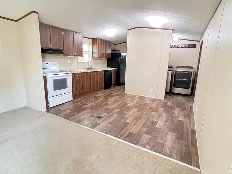 10 E Walnut Lake Dr — Photo 2