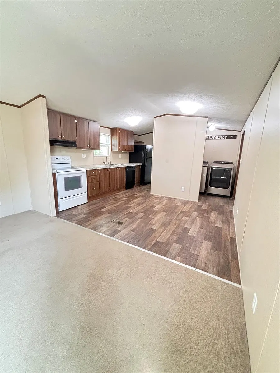 Building Photo - 10 E Walnut Lake Dr
