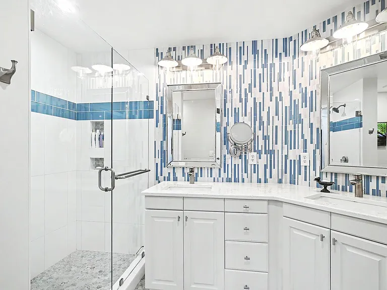 401 N Church St #208 — Photo 11