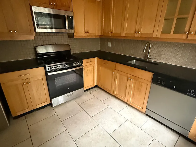 67-50 192nd St #B — Photo 10