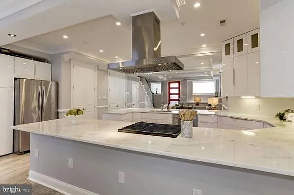 454 Park Rd NW — Photo 2