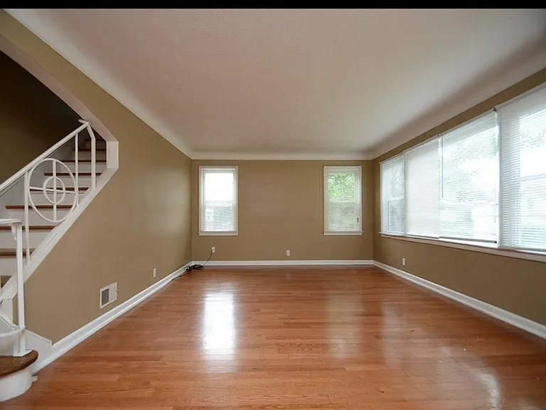 4355 S 41st Ave — Photo 8