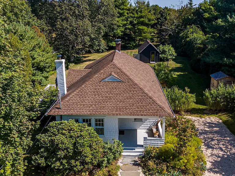 210 Manor Ln — Photo 32