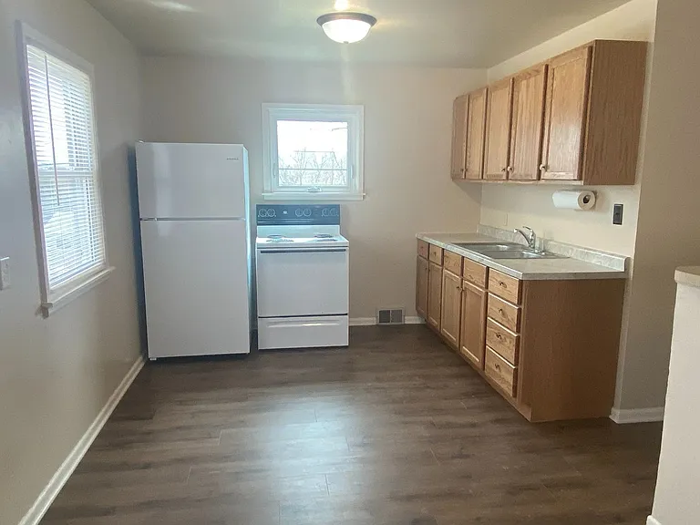 415 E Saint Patrick St — Photo 7