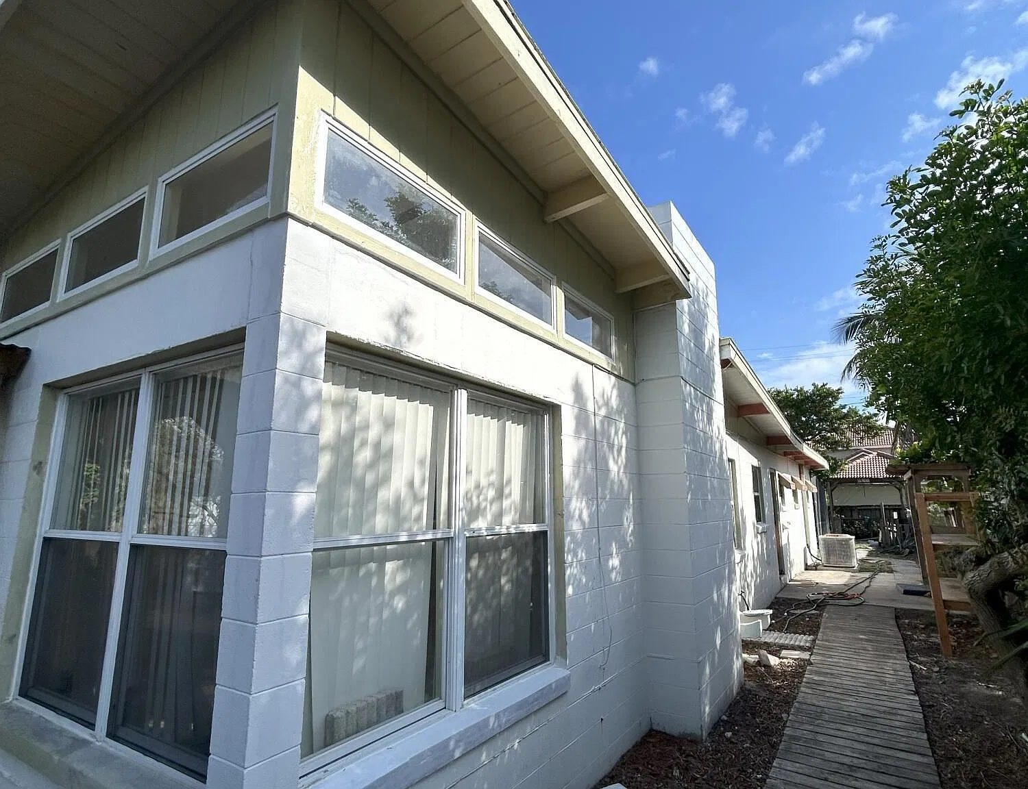 3 bed, 2.0 bath, 1564 sqft, $2,700 — Photo 4