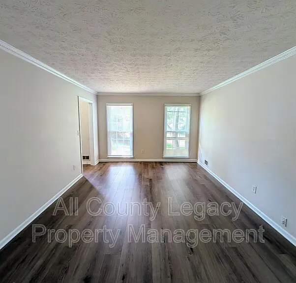 1422 Fairfield Dr SW — Photo 5