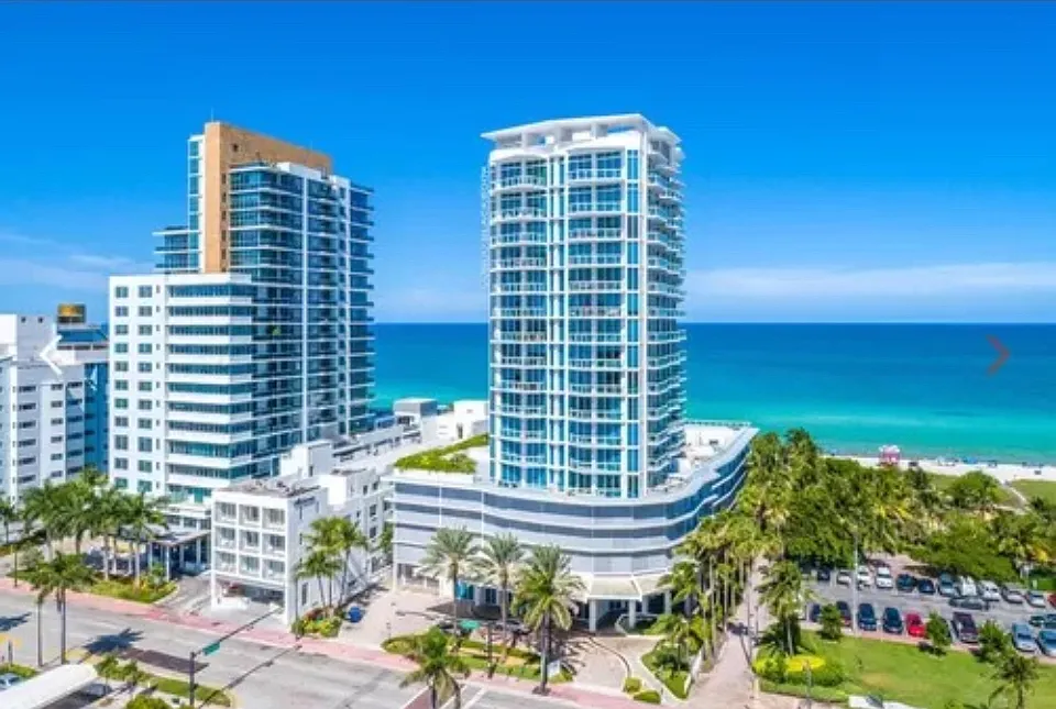 Collins Ave, Miami Beach — Photo 1