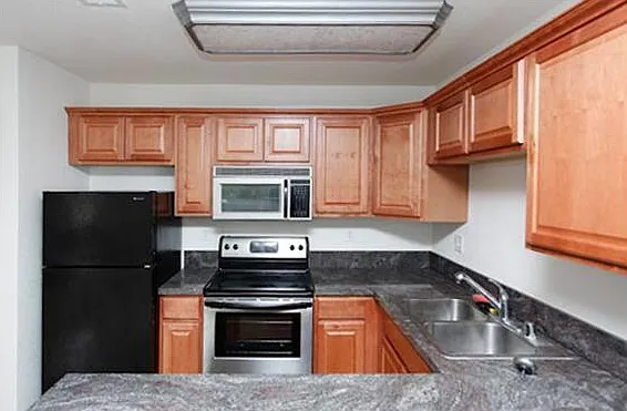 2 bed, 2.5 bath, 913 sqft, $2,700 — Photo 2