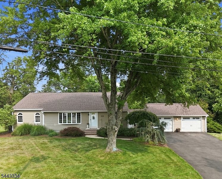 1st image of 15 Deerhead Dr