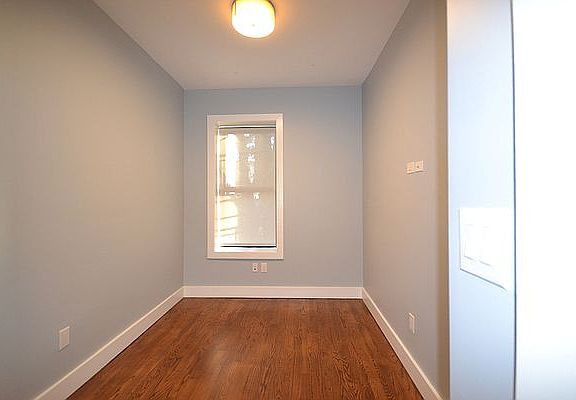 4th image of 2424 Dean St #3F
