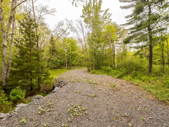 13 Cottage Ln, Halifax, NS B2T 1G7