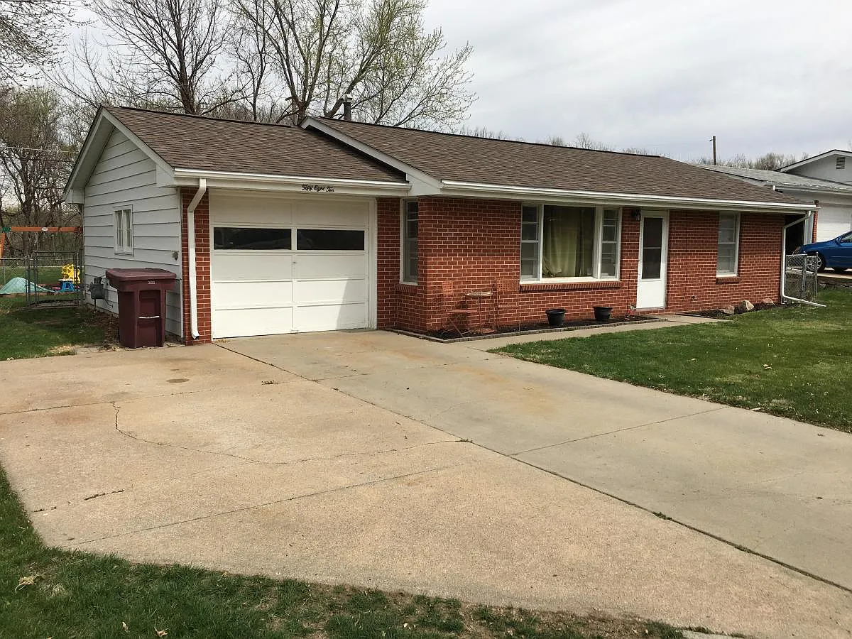 2 bed, 875 sqft, $1,600 — Photo 2