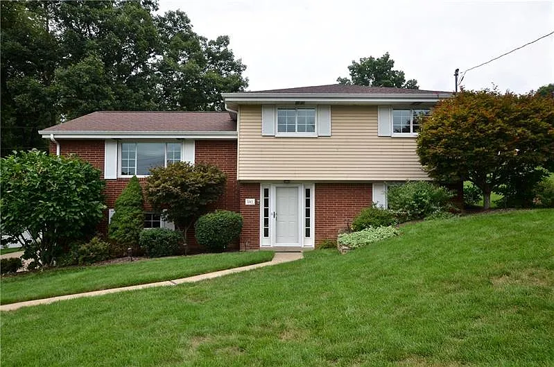 107 E Edgewood Dr photo 1