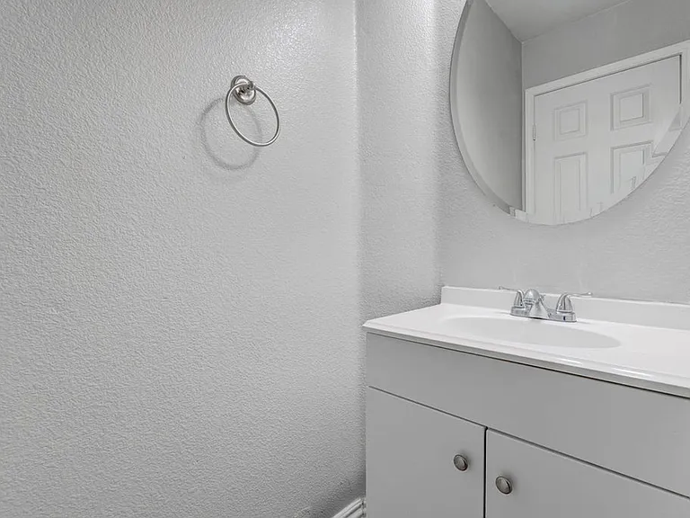 6469 Abbey Door Ct — Photo 35