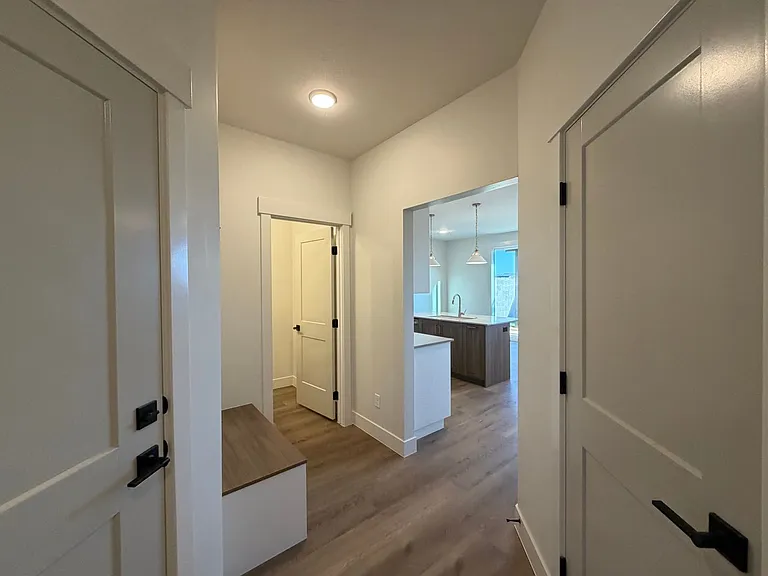 602 E Hemsworth Ln — Photo 4