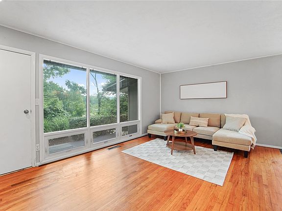 3rd image of 733 E Shore Dr