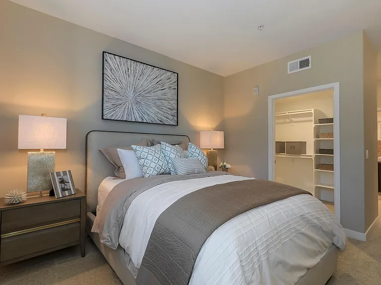 Esencia Sur Apartment Homes — Photo 23