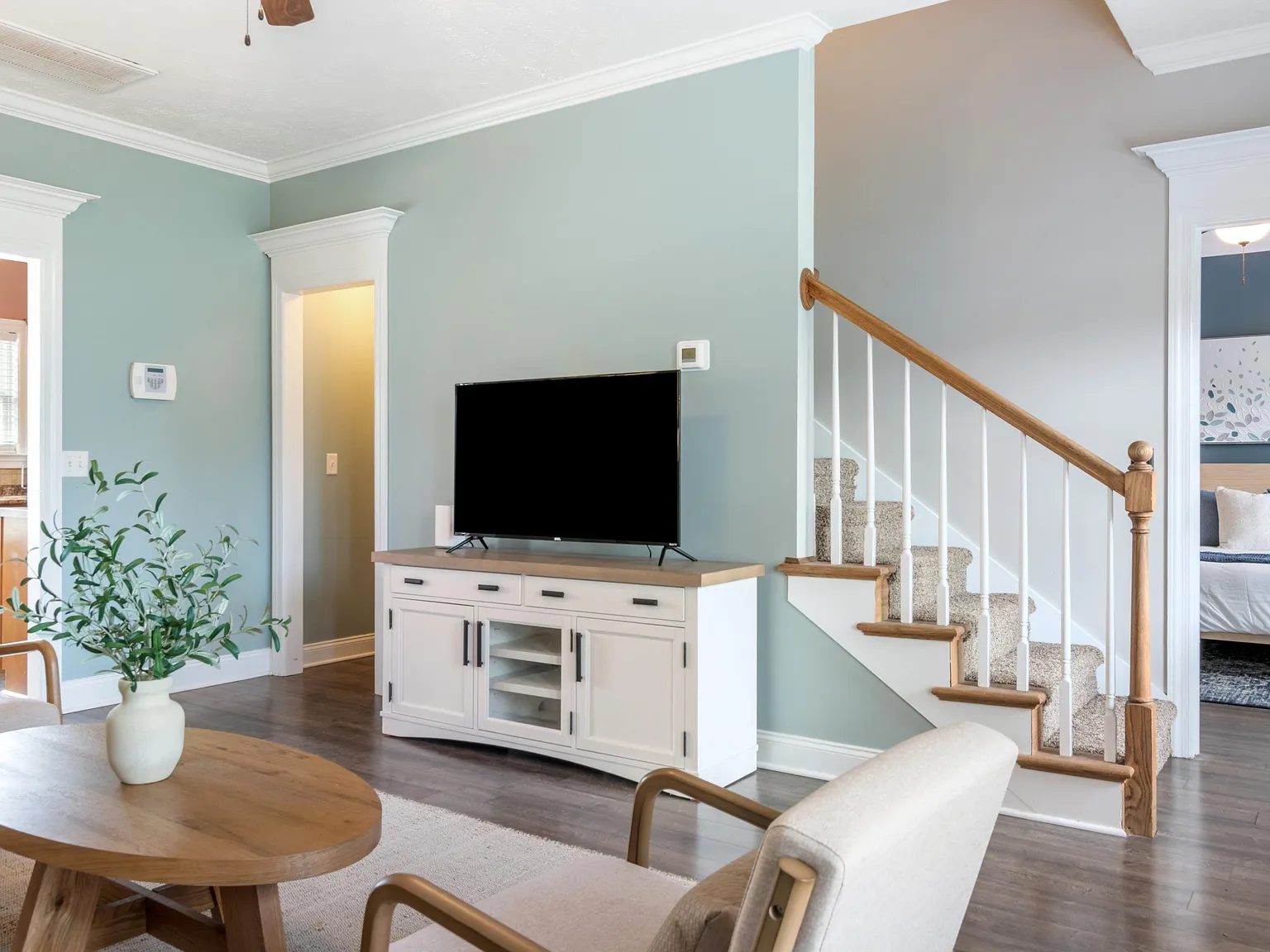 584 Laurel Ln — Photo 1
