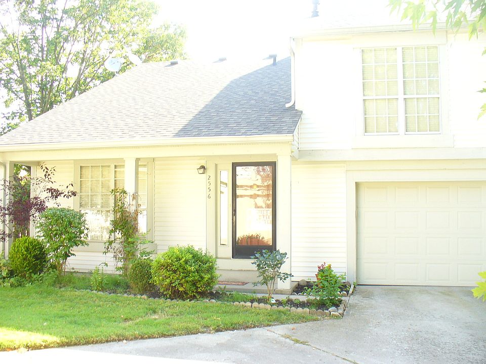 2556 Fox Valley PL