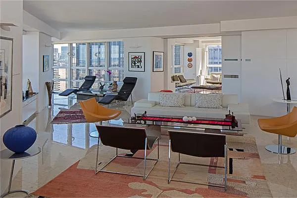 Sold by Macklowe Investment Properties | media 2