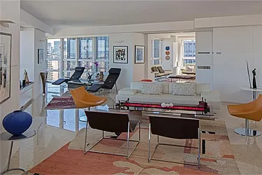 Sold by Macklowe Investment Properties