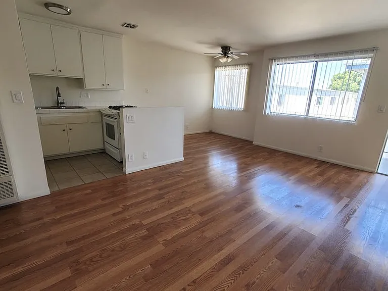 Del Prado — Photo 22