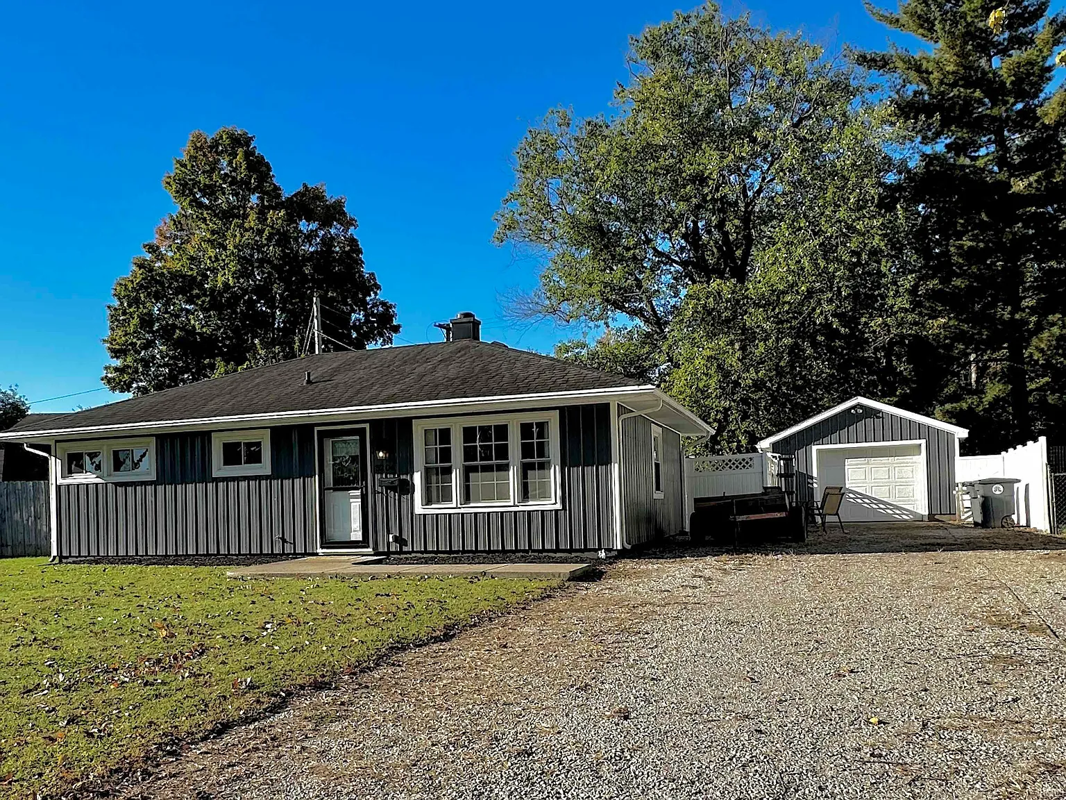 3204 Stratford Rd photo 1