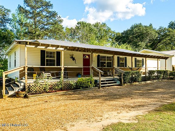 2nd image of 285 Magnolia Dr