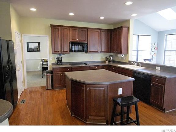 4th image of 7805 Point Hollow Dr
