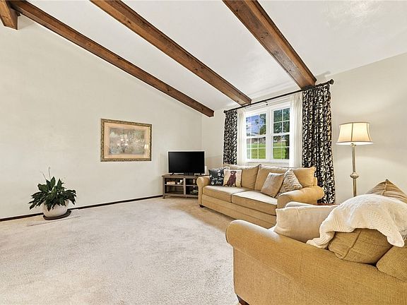 5th image of 210 David Dr