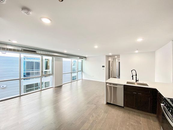 2nd image of 1233 N Franklin St #2O