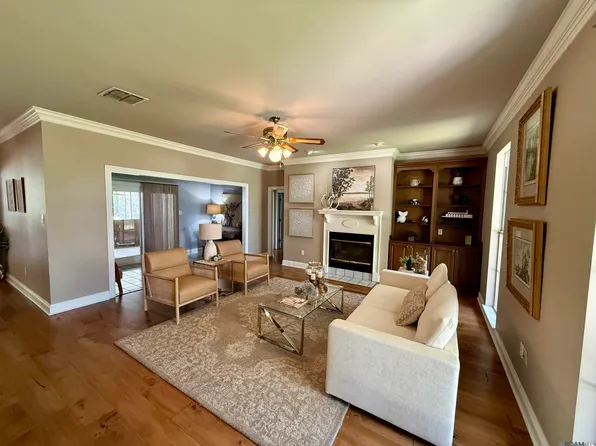 2110 S San Francisco Ave, Gonzales, LA 70737