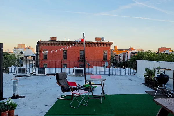 Rented by Manhattan Management LLC | media 78