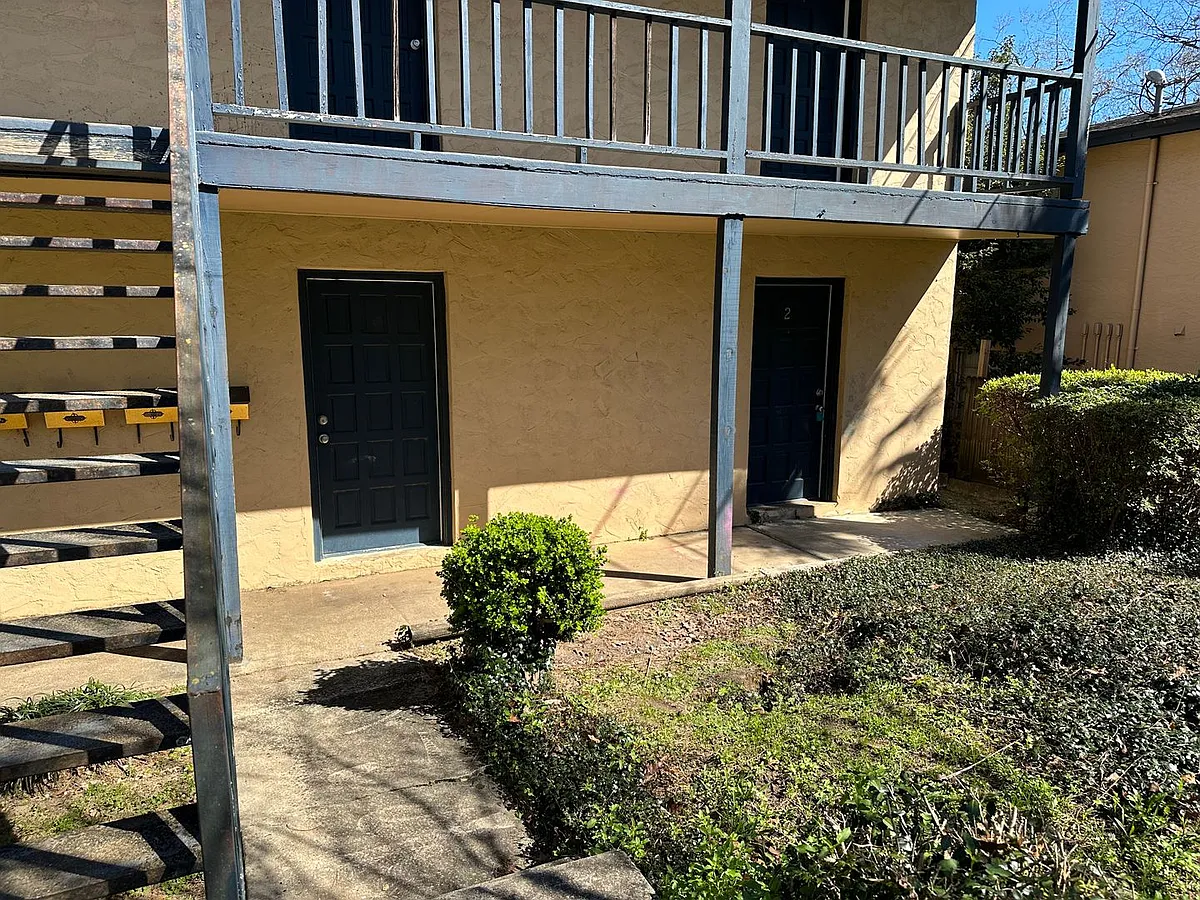 Building Photo - 1235 Buckingham Dr #2