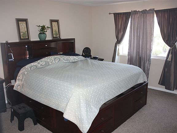 5th image of 1210 Evelyn St