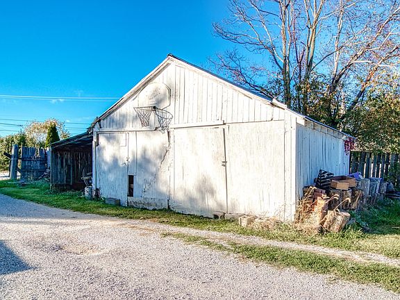 3rd image of 3415 Roanoke St