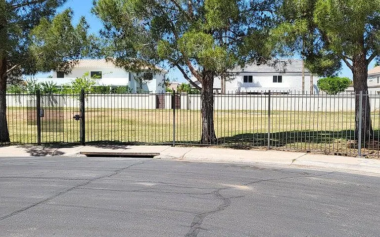 1038 N Columbus Dr — Photo 4