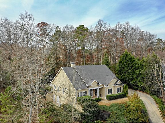 2nd image of 560 Wisteria Dr