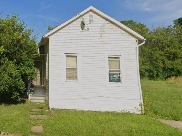 3325 E 49th St, Cleveland, OH 44127