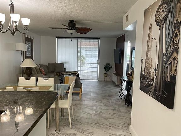 4th image of 400 SE 10th St APT 318