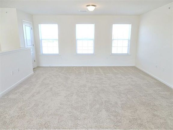 3rd image of 195 Erin Ct