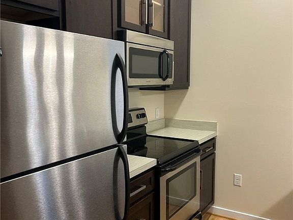 3rd image of 1020 Porter St APT 204