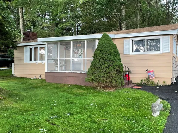 7585 Lake Shore Dr, Pocono Lake, PA 18347