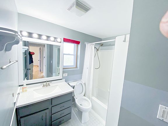 3rd image of 215 Wapoos Ct