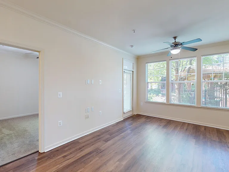 Signal Hill Apartment Homes — Photo 73