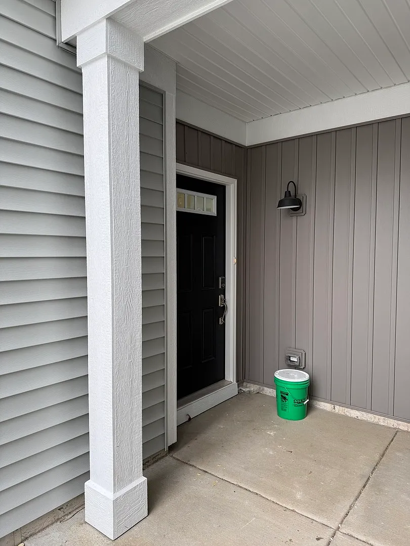 Building Photo - 302 Kingsport Dr #302